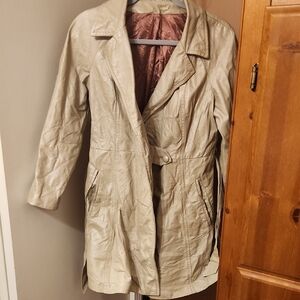 Deerskin Trading Post RARE VINTAGE LEATHER Wemon's Trech Coat, Pearl Sheen